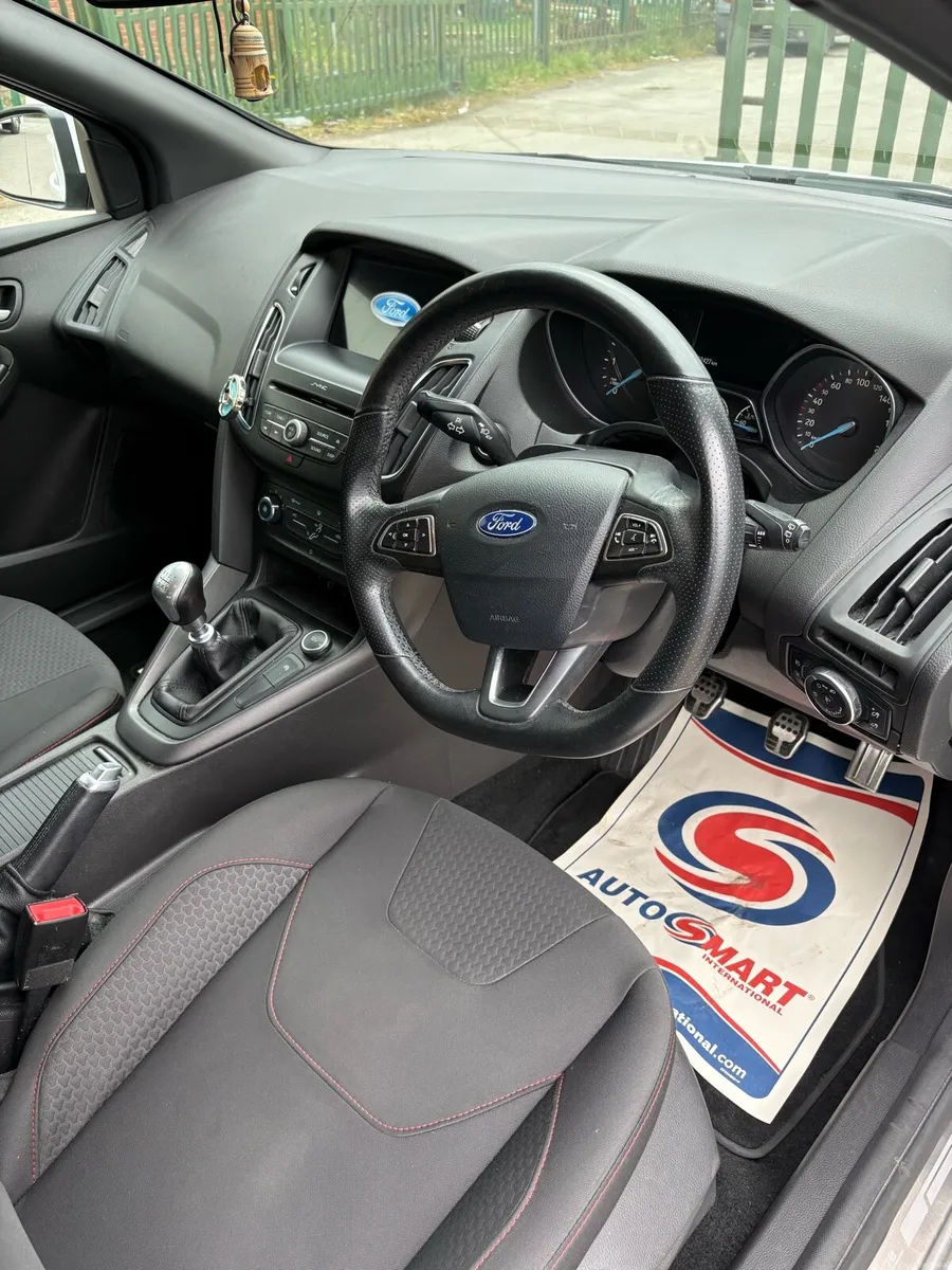 2018 Ford Focus ST Line - Image 4