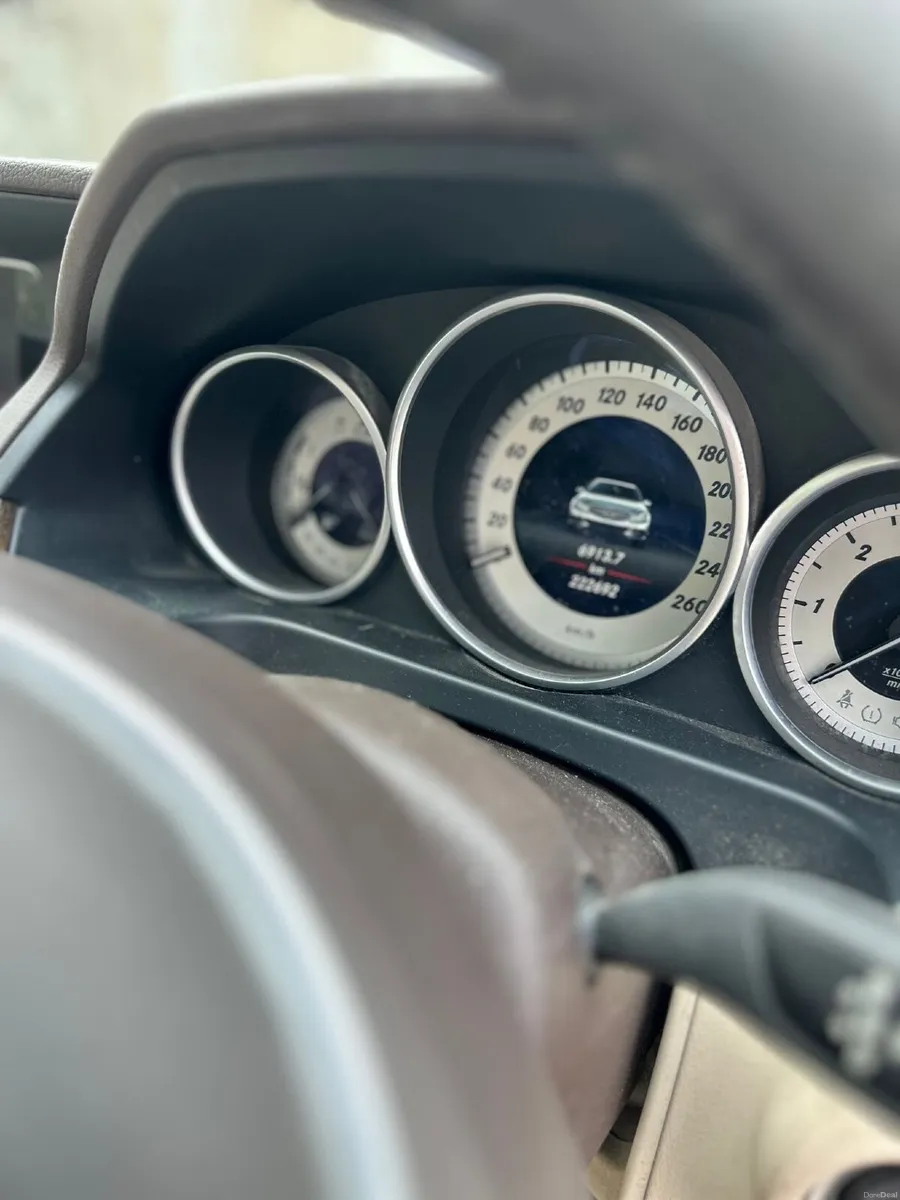 Mercedes-Benz E-Class 2015 - Image 2