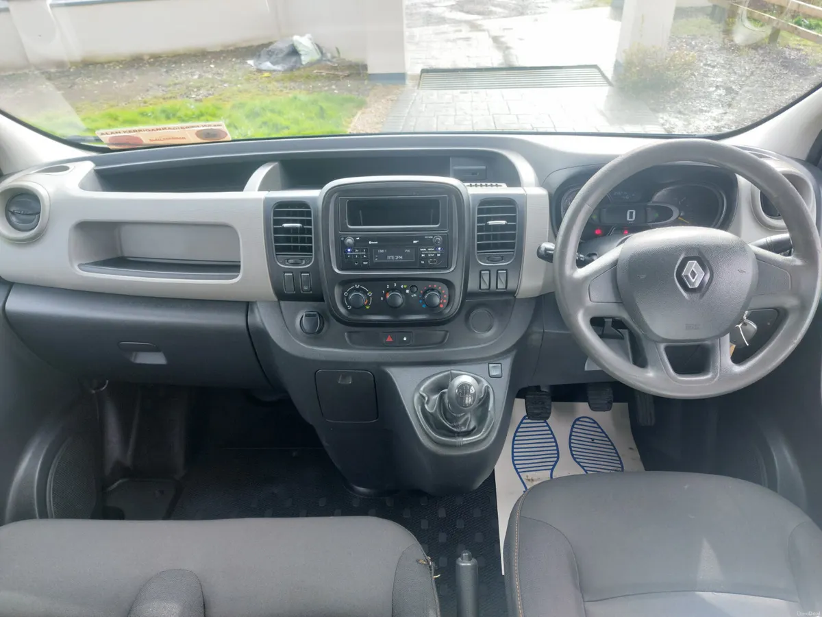 RENAULT TRAFIC 162' 6 SEATER - Image 4