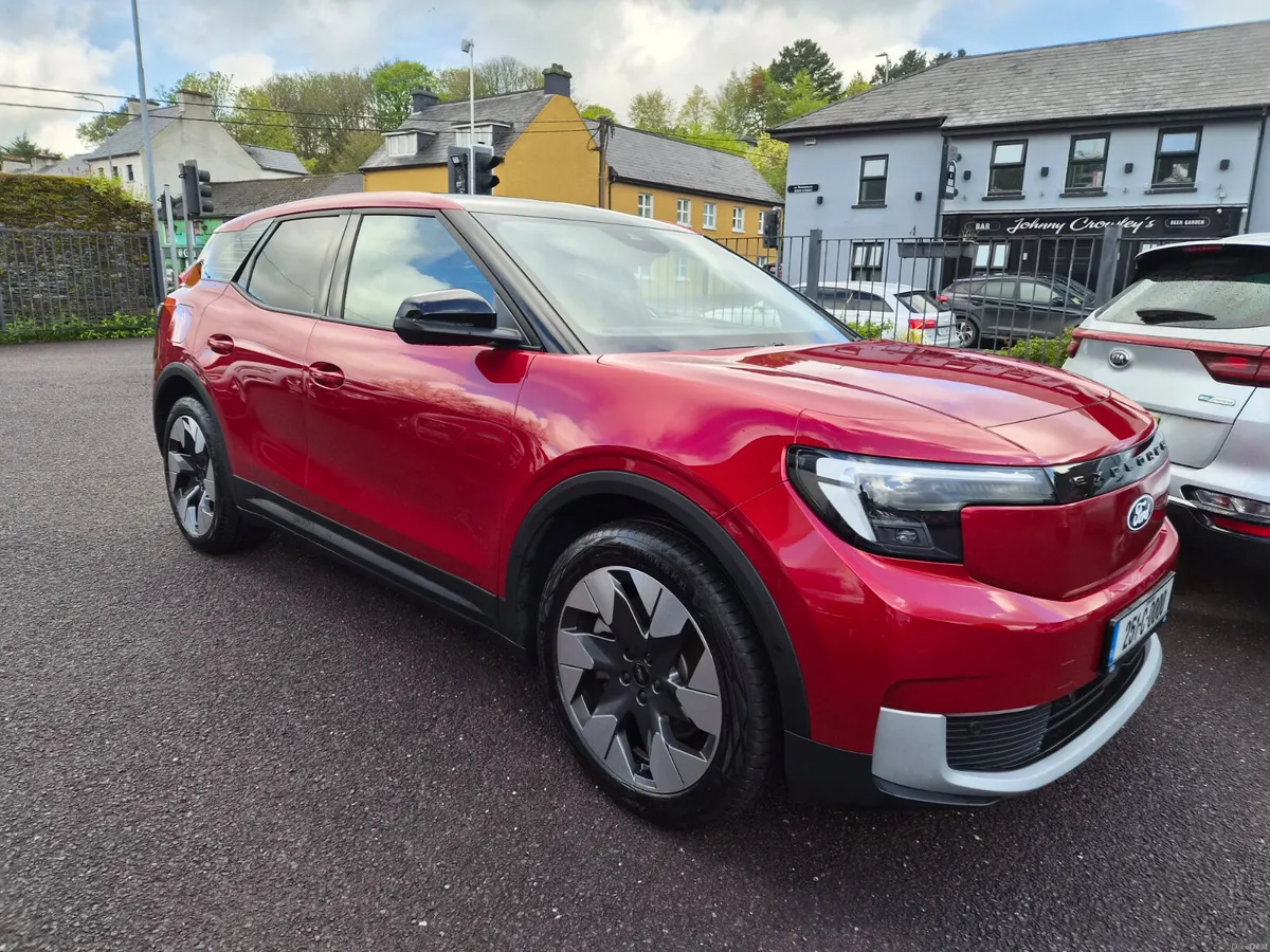 2025 Ford Explorer Premium Extended Range 77kWh EV - Image 4