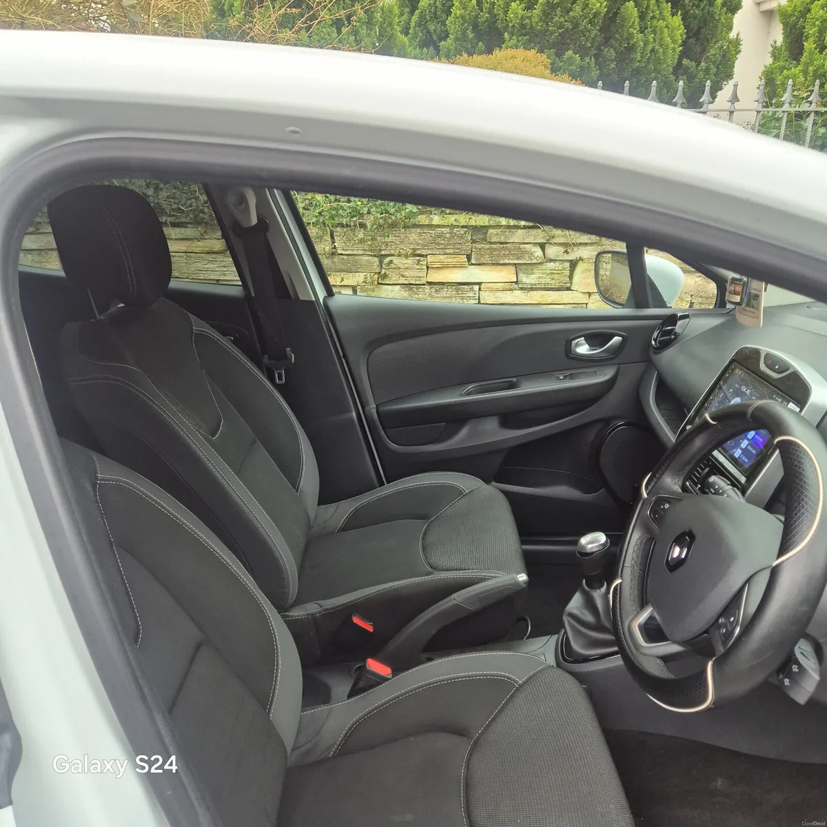Renault Clio 2019 1.0 petrol manual - Image 2