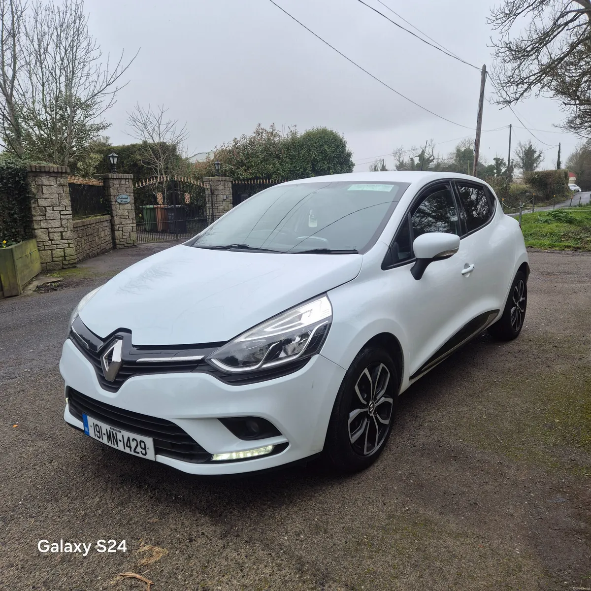 Renault Clio 2019 1.0 petrol manual - Image 1