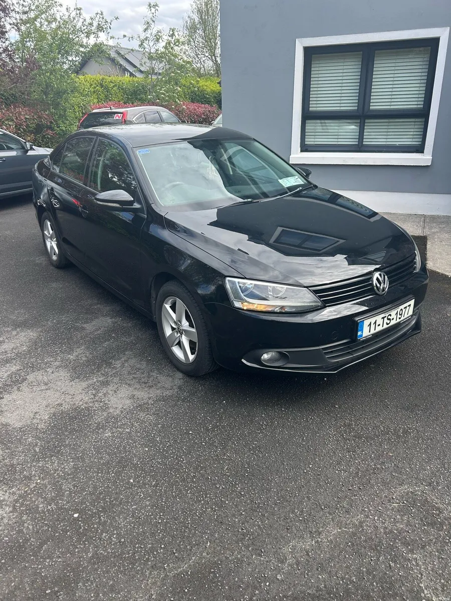 Volkswagen Jetta 2011 - Image 2