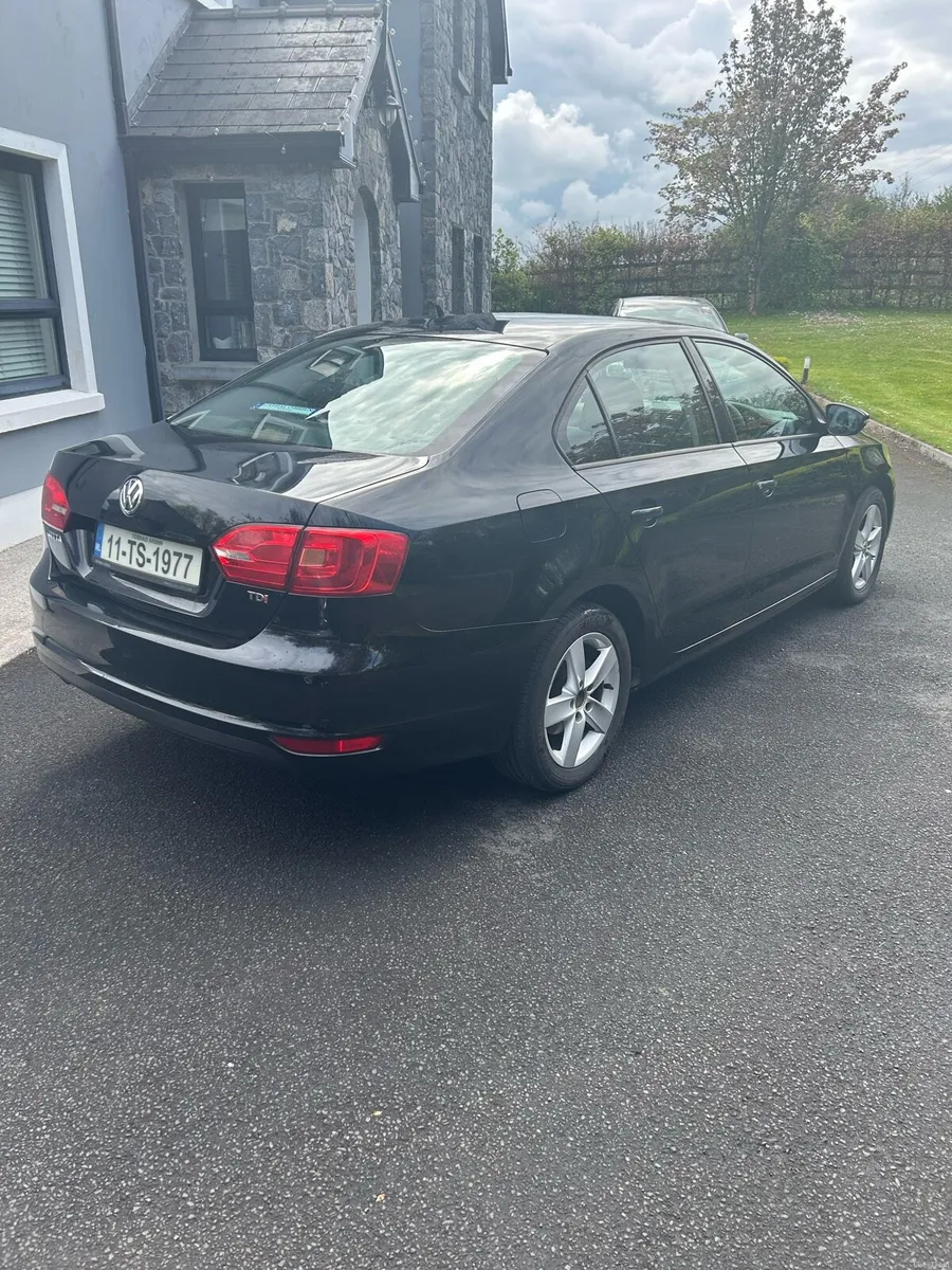 Volkswagen Jetta 2011 - Image 4