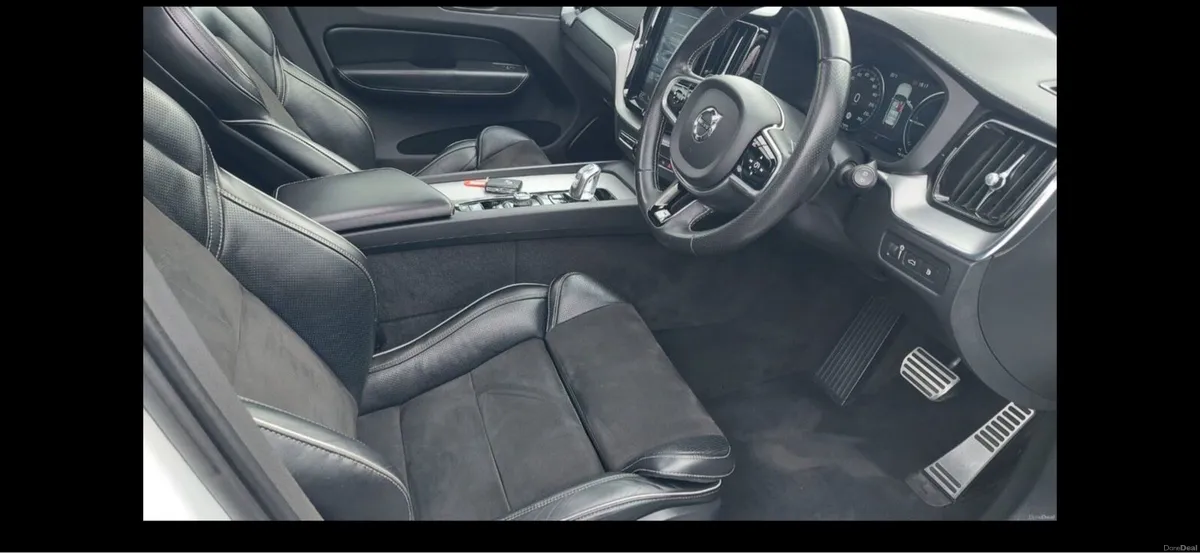 2017 VOLVO XC60 HYBRID NEW SHAPE - Image 6