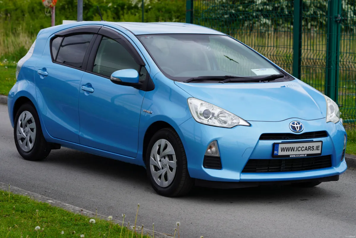 2014 TOYOTA AQUA HYBRID AUTO 33,000 KM - Image 1