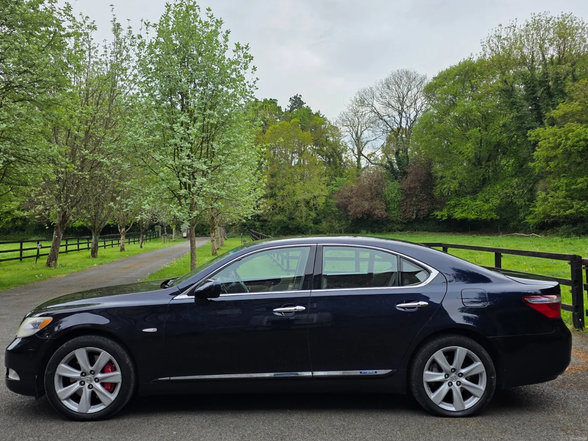 Lexus LS 600h  5.0 V8 Hybrid - Image 5
