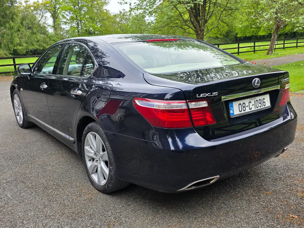Lexus LS 5.0 V8 Hybrid - Image 4