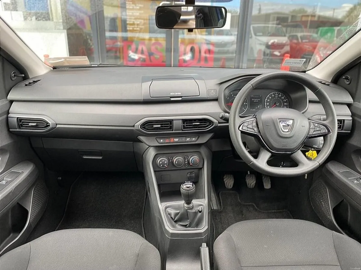 Dacia Sandero TCe 100 LPG Essential (Dual fuel) Ga - Image 3