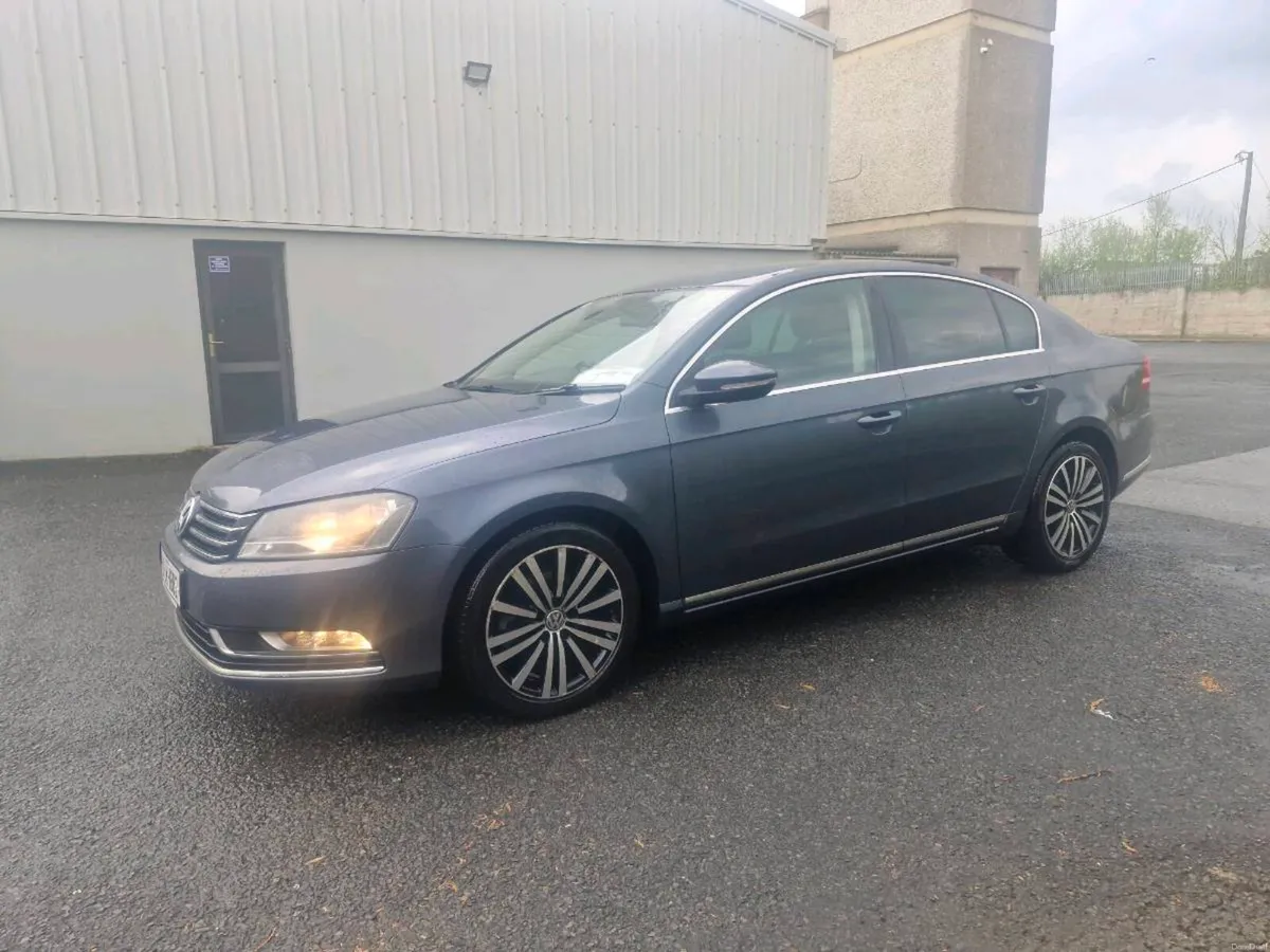 Volkswagen Passat - Image 2