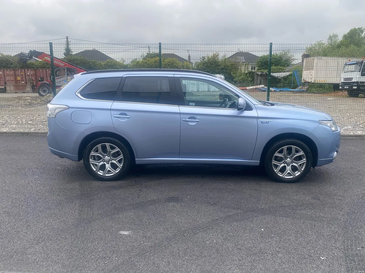 Mitsubishi outlander PHEV Gx4H - Image 2