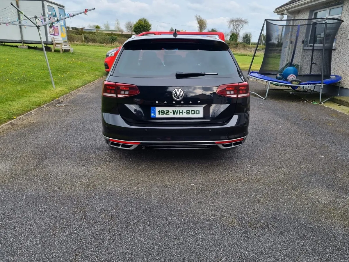 Volkswagen Passat 2019 - Image 2
