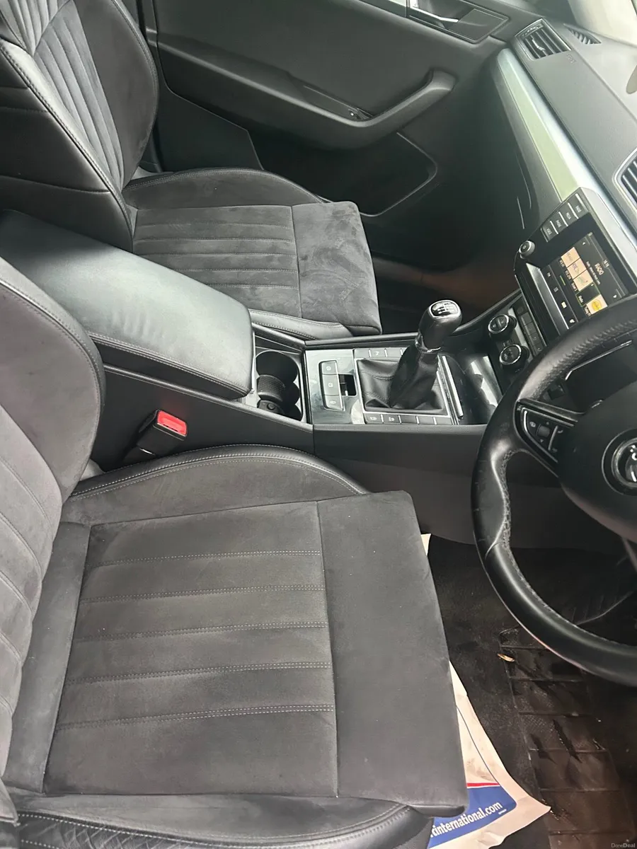 2016 Skoda Superb 2 liter diesel 6 speed - Image 3