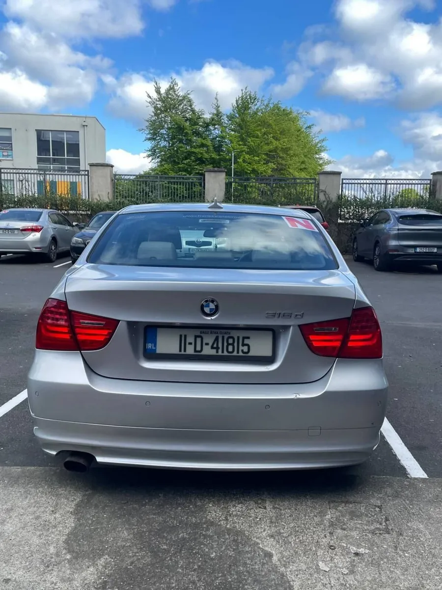 BMW 3-Series 2011 - Image 3