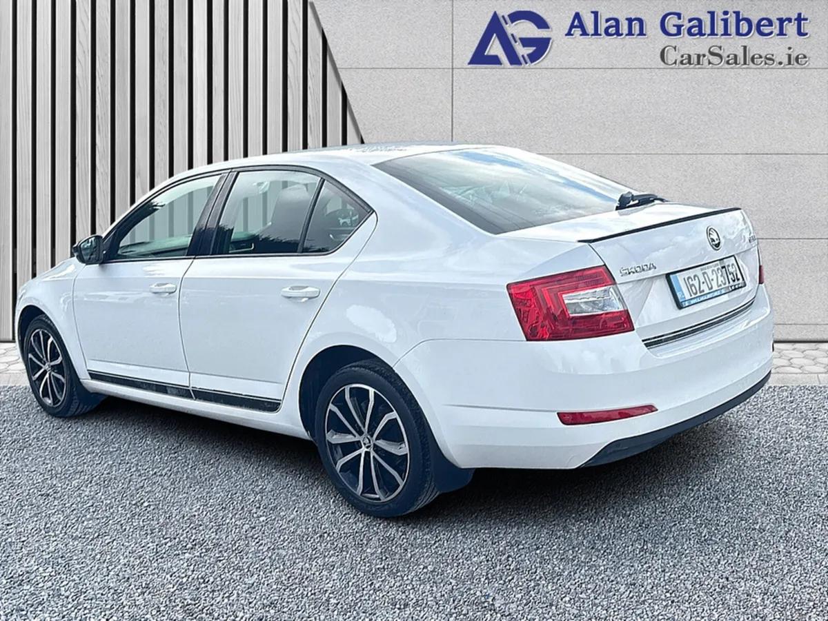 Skoda Octavia AMBITION 1.6 TDI 90HP 4 4DR - Image 2