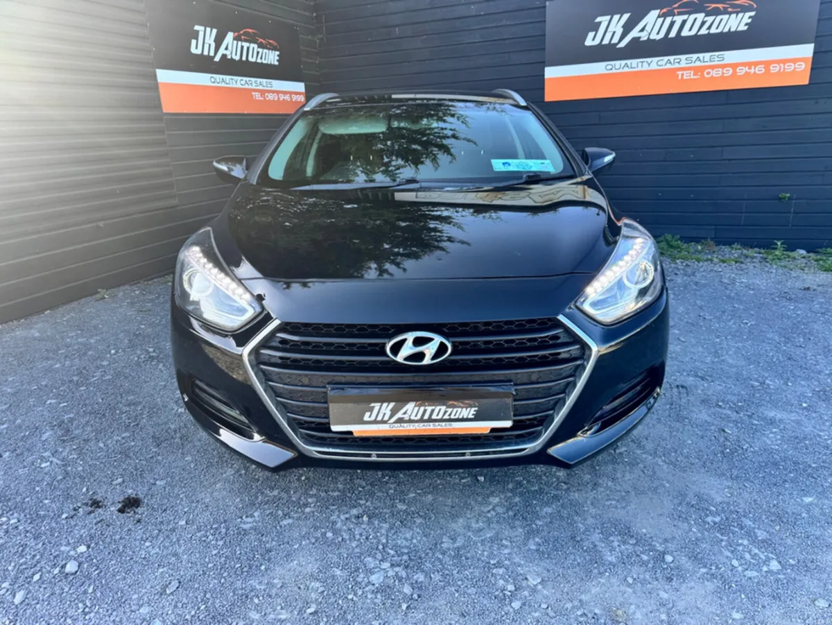 Hyundai i40 TOURER COMFORT PLUS 5DR EXECUTIVE - Image 2