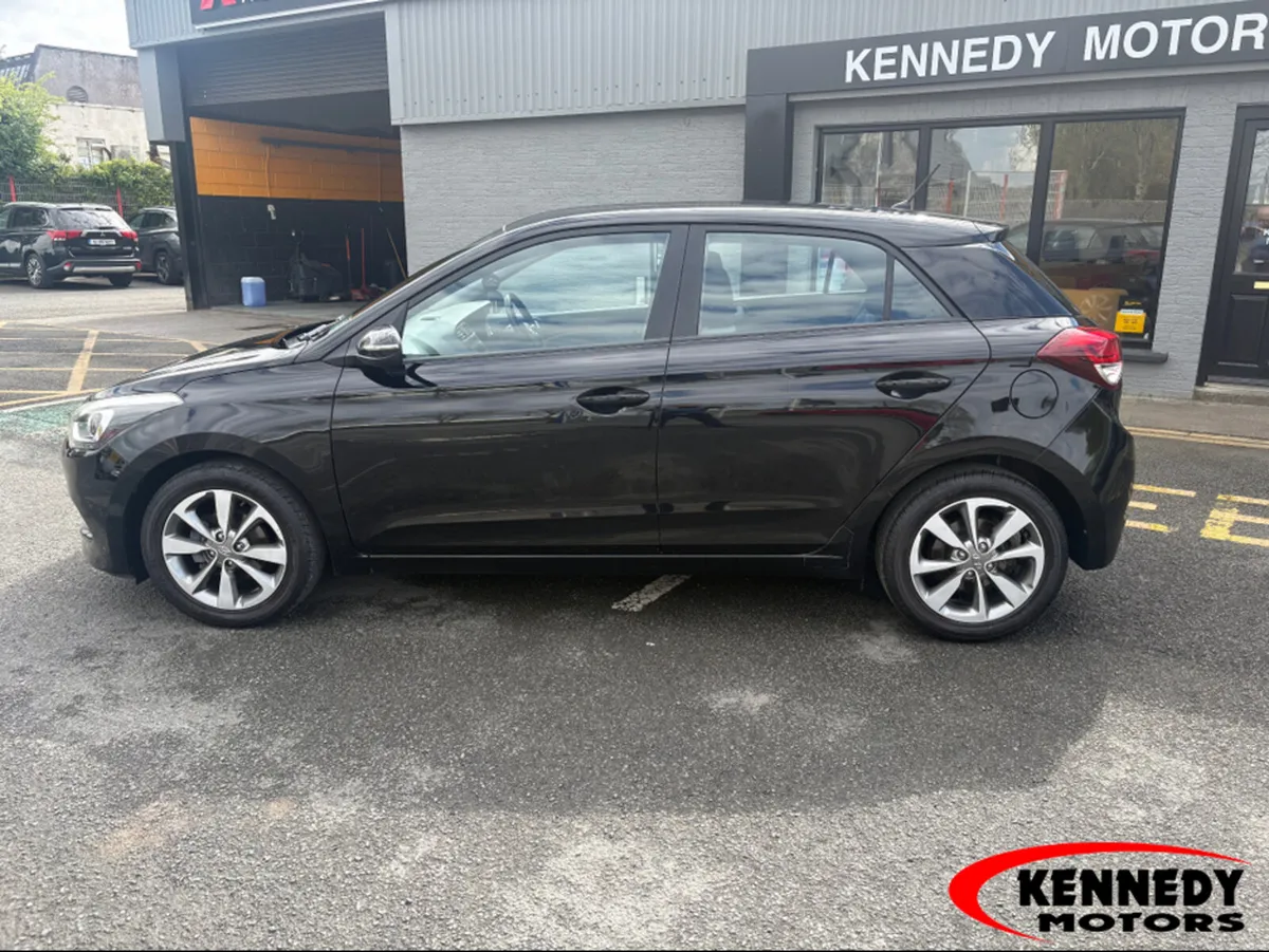 Hyundai i20 DELUXE 5DR - Image 3