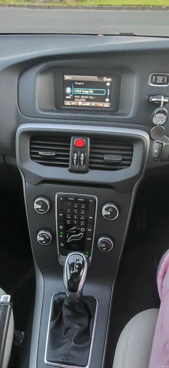 Volvo V40 151 automatic- excellent condition - Image 5