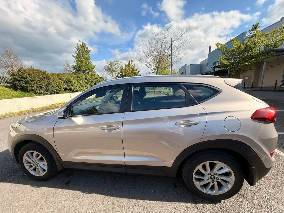 2016 Hyundai Tucson - Image 2