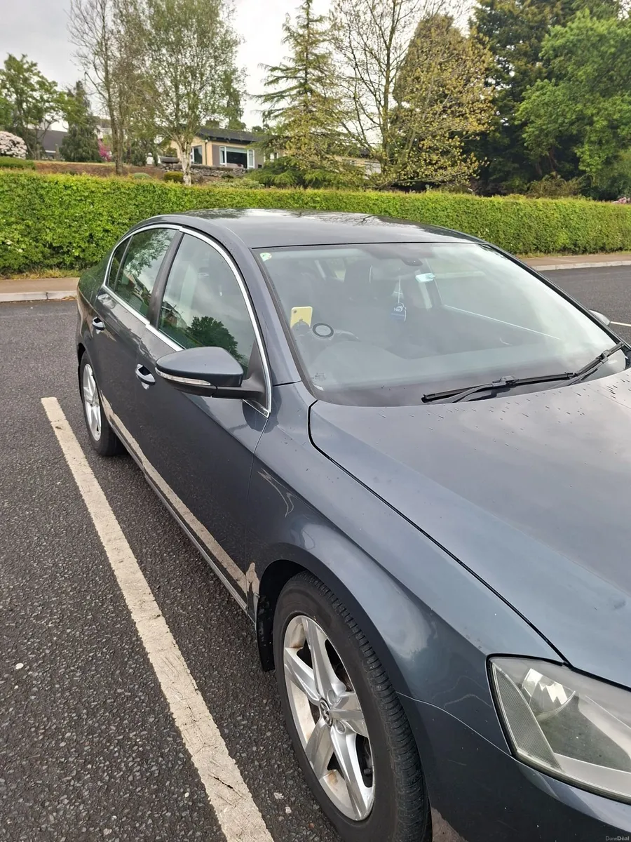 Volkswagen Passat 2012 - Image 2