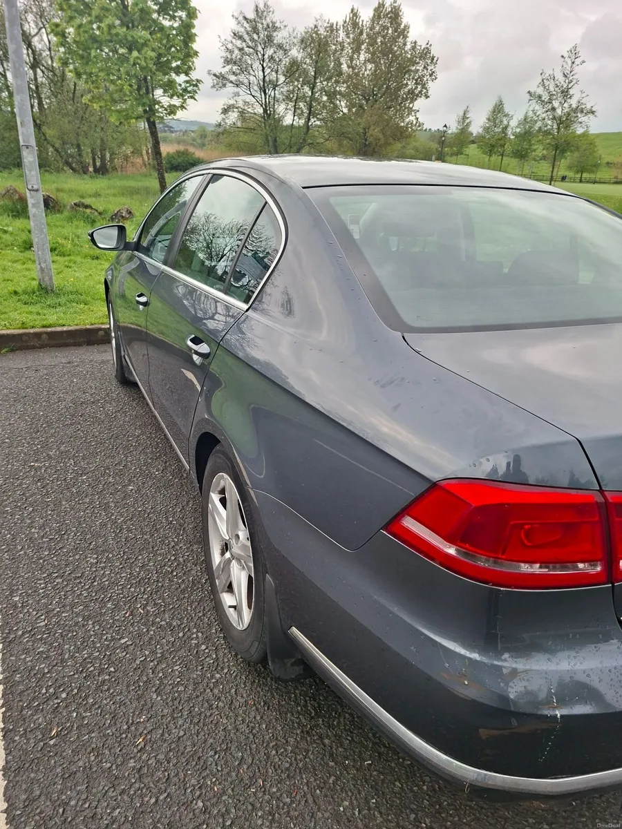 Volkswagen Passat 2012 - Image 1