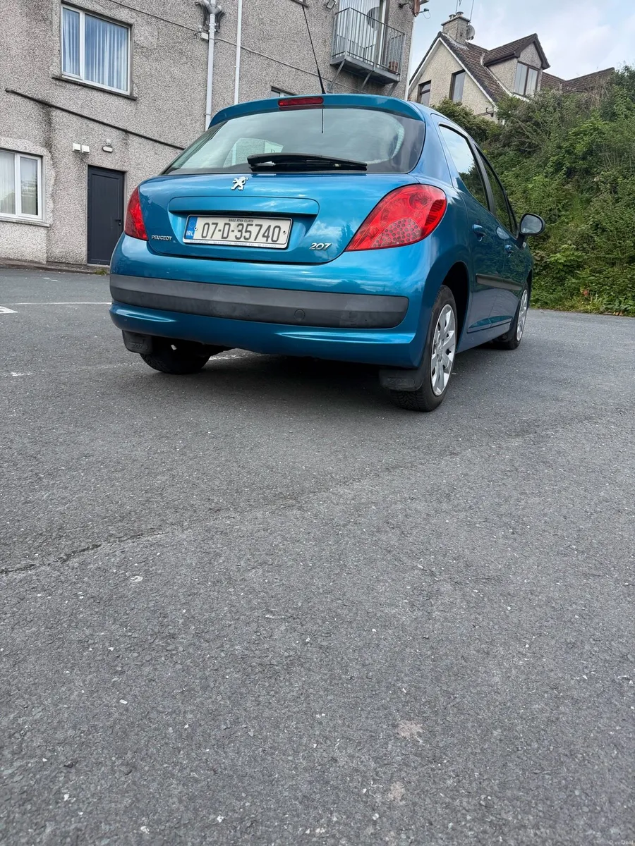Car - Image 3