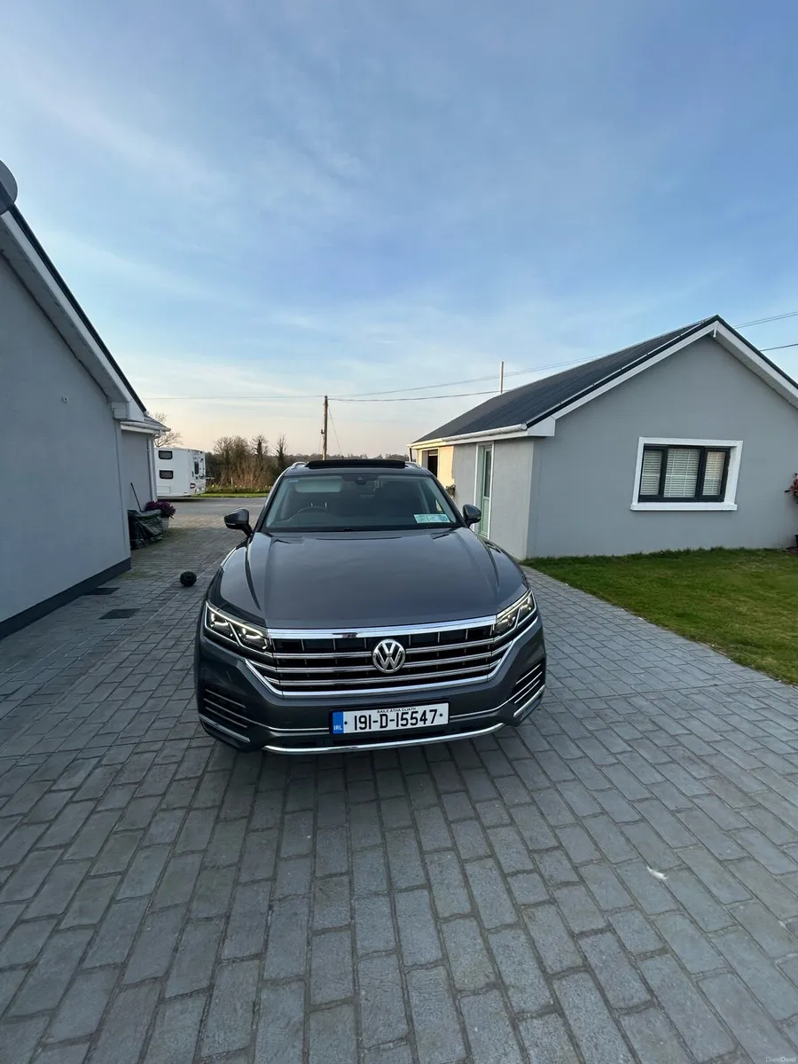 Volkswagen Touareg - Image 1