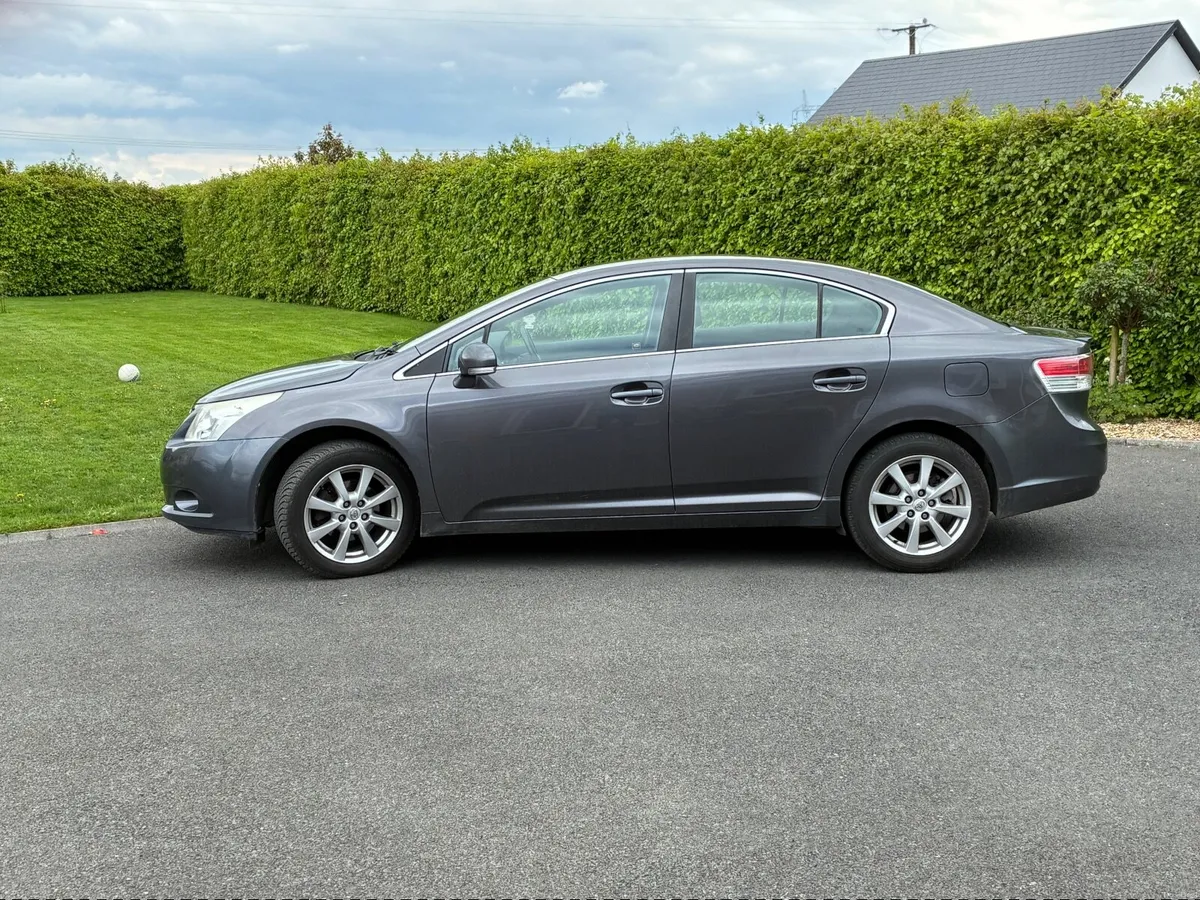 Toyota Avensis 2011 D4D - Image 1