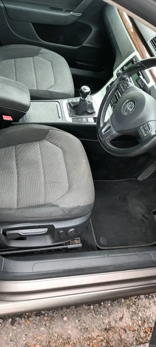 VW Passat 2011 - Image 2