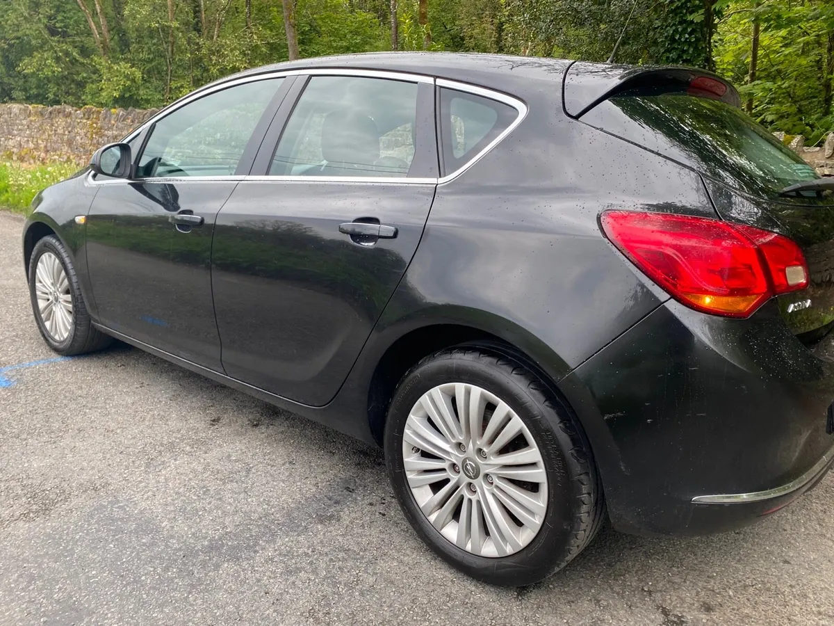 OPEL ASTA BLACK EDITION AS NEW 162 kms FSH - Image 2