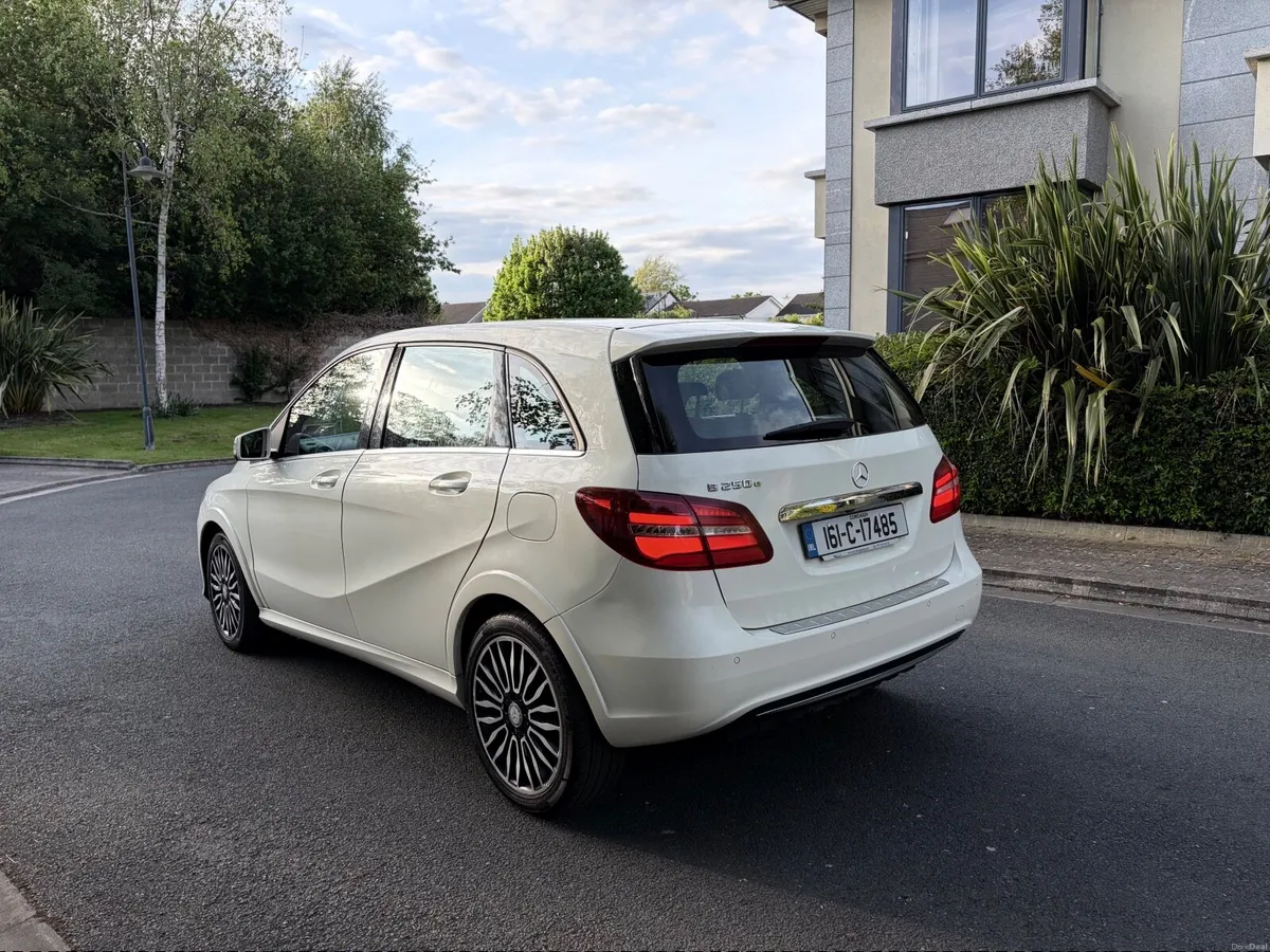 Mercedes-Benz B-Class 2016 - Image 2