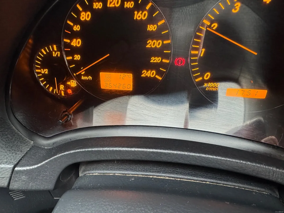 Toyota Avensis 2005 - Image 2