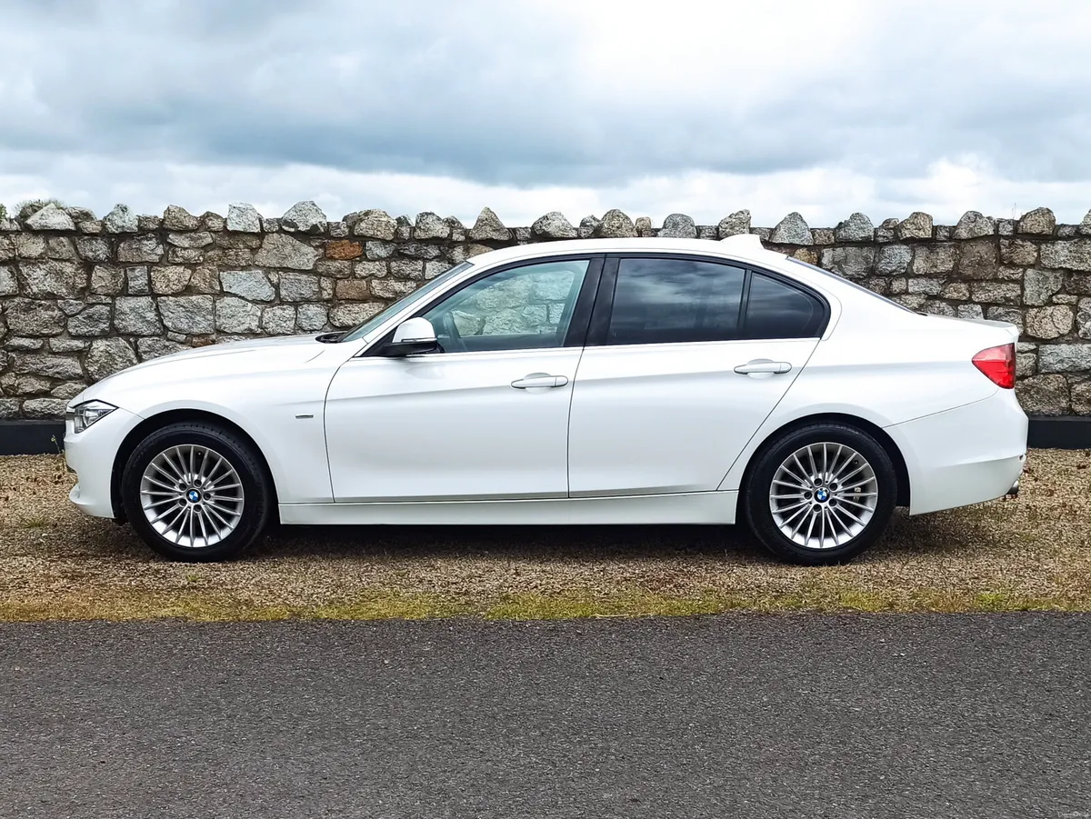 151 BMW 320d luxury • Black Leather - Image 4
