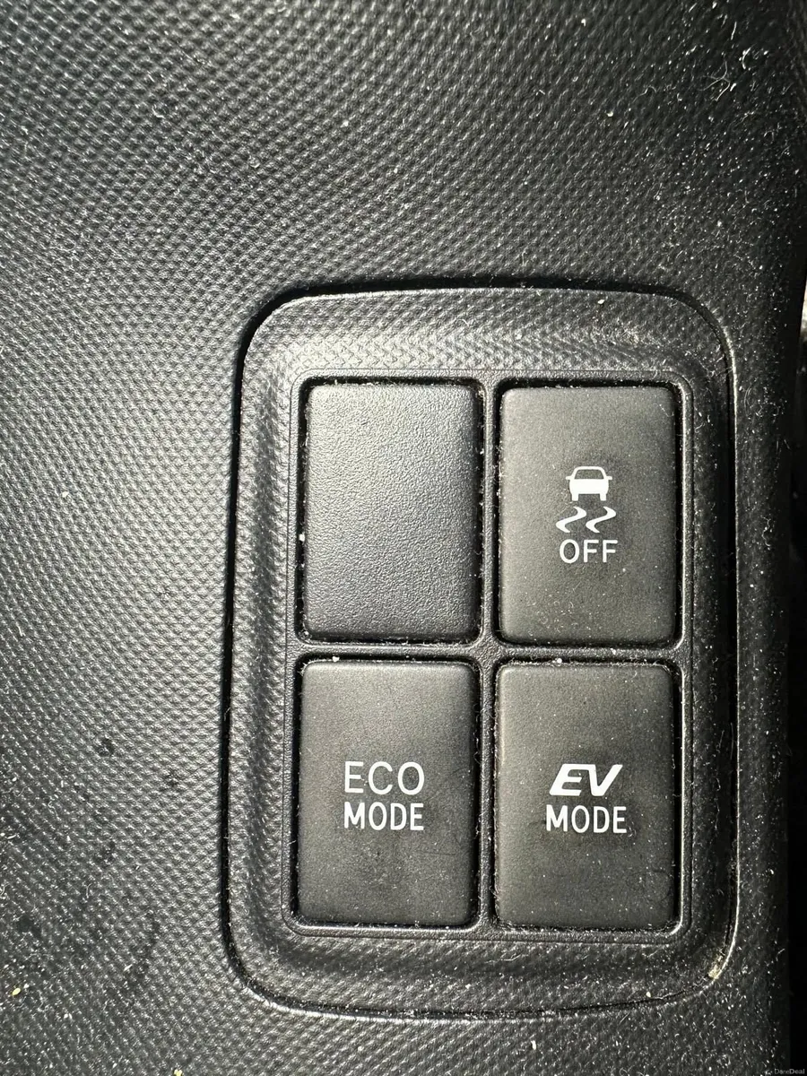 TOYOTA AQUA  AUTOMATIC HYBRID 1.5 - Image 4