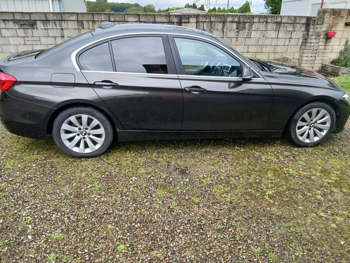 BMW 3-Series 2016 d auto,very low kilometers. - Image 4