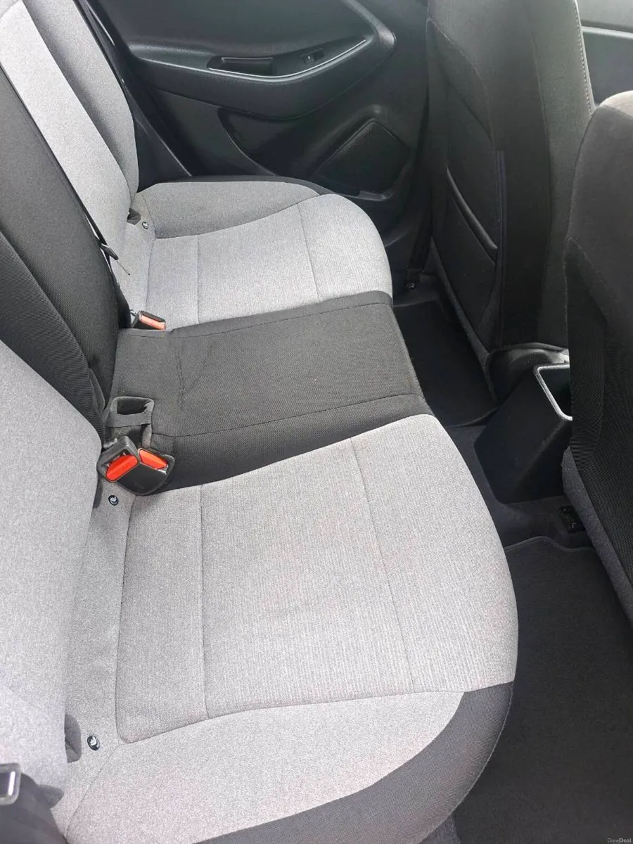 Car - Image 3