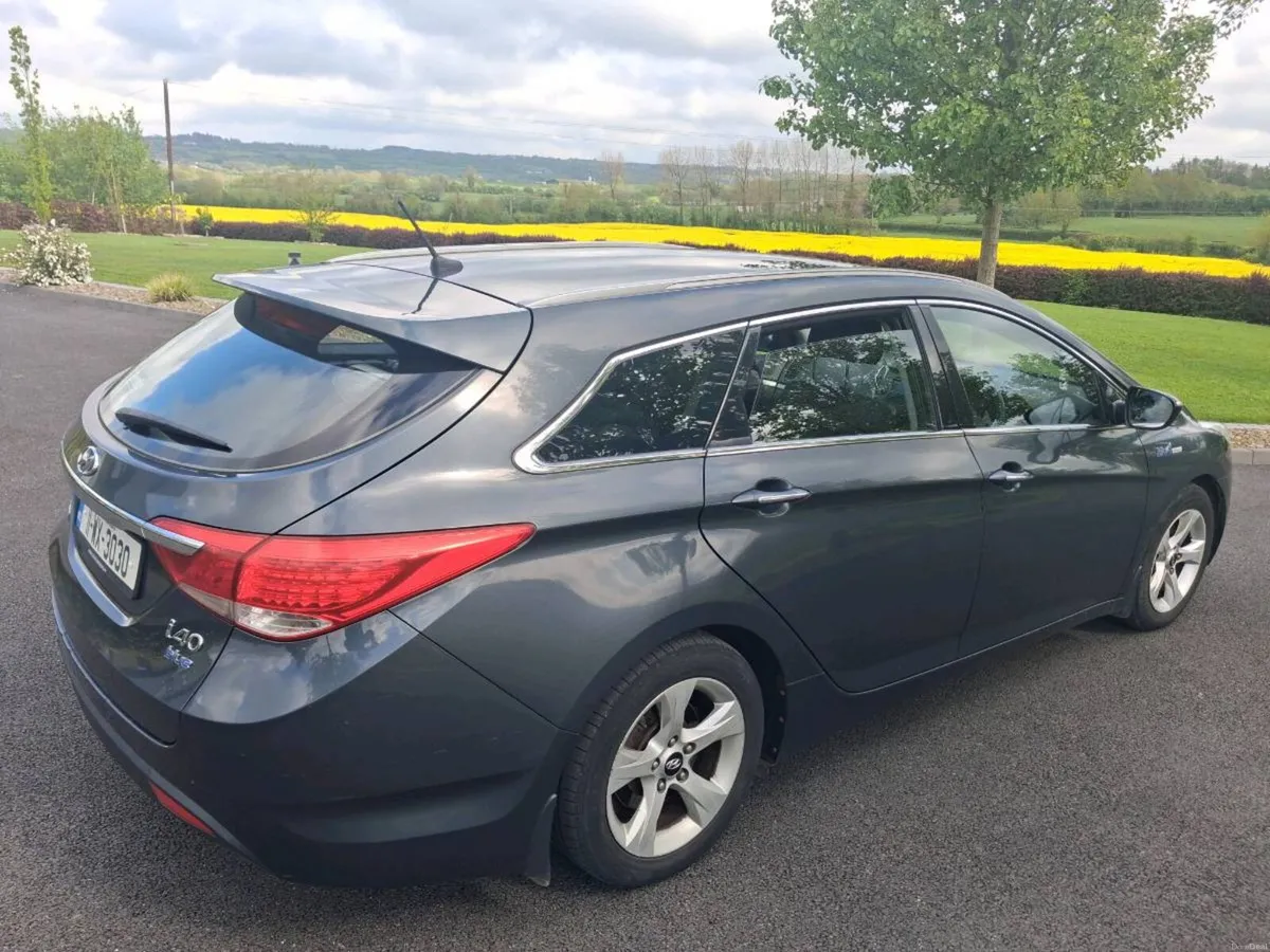Hyundai i40 Estate - Image 2