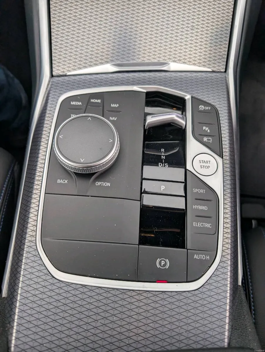 BMW 330E - Image 3