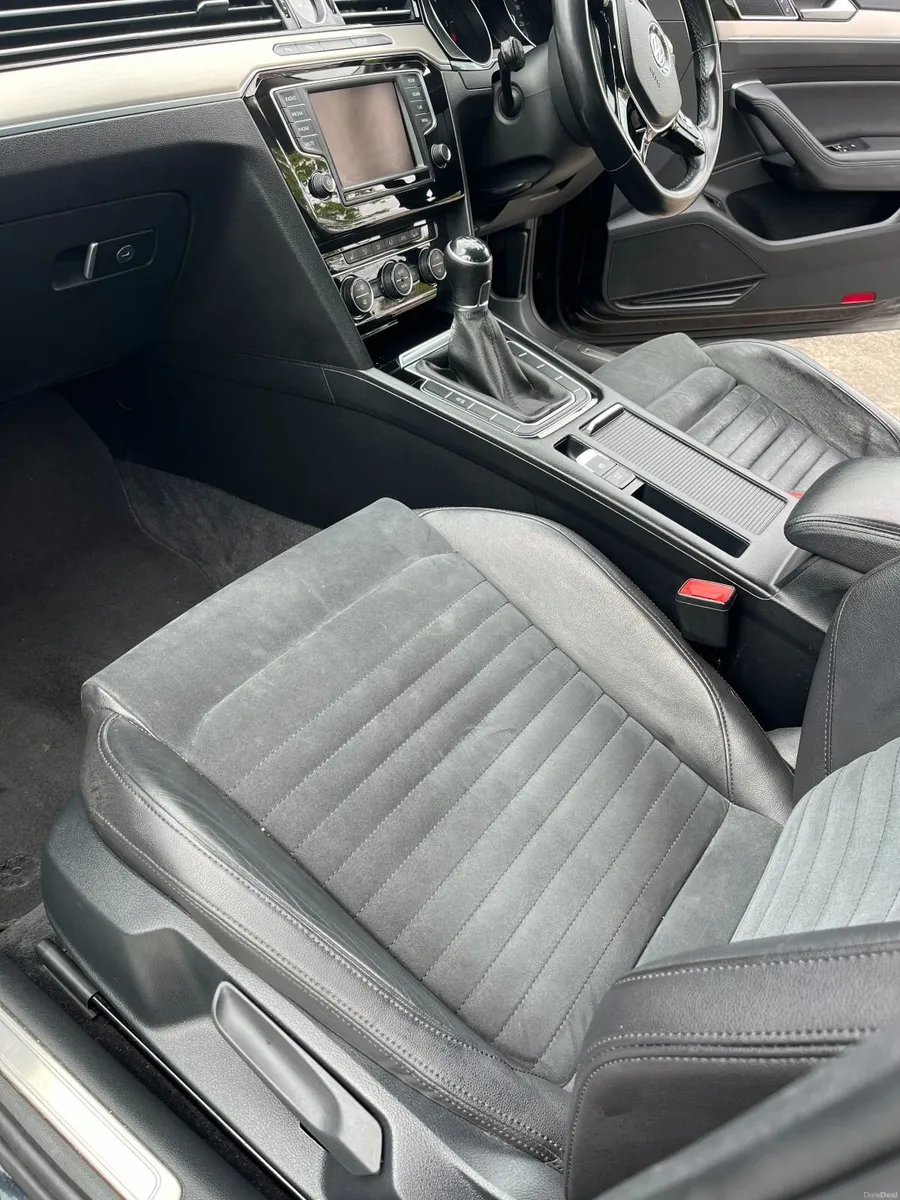 Volkswagen Passat 2016 Highline Leather&Alcantara - Image 3