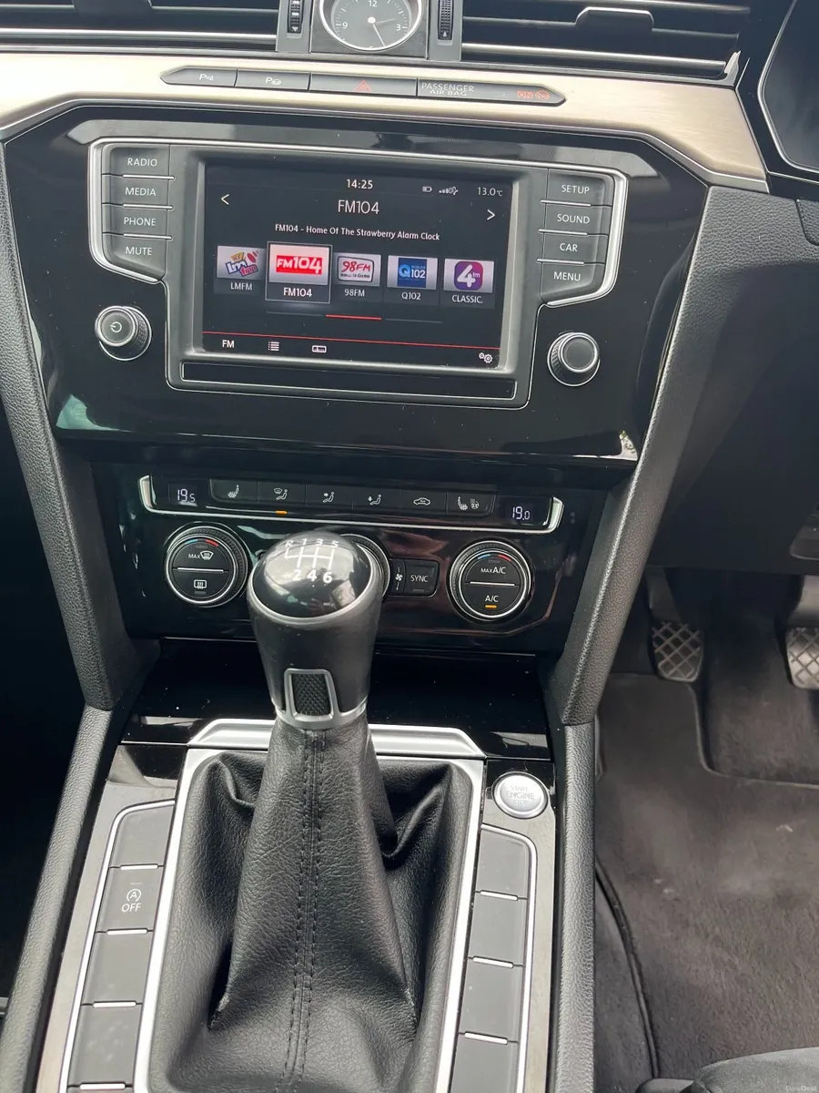 Volkswagen Passat 2016 Highline Leather&Alcantara - Image 2