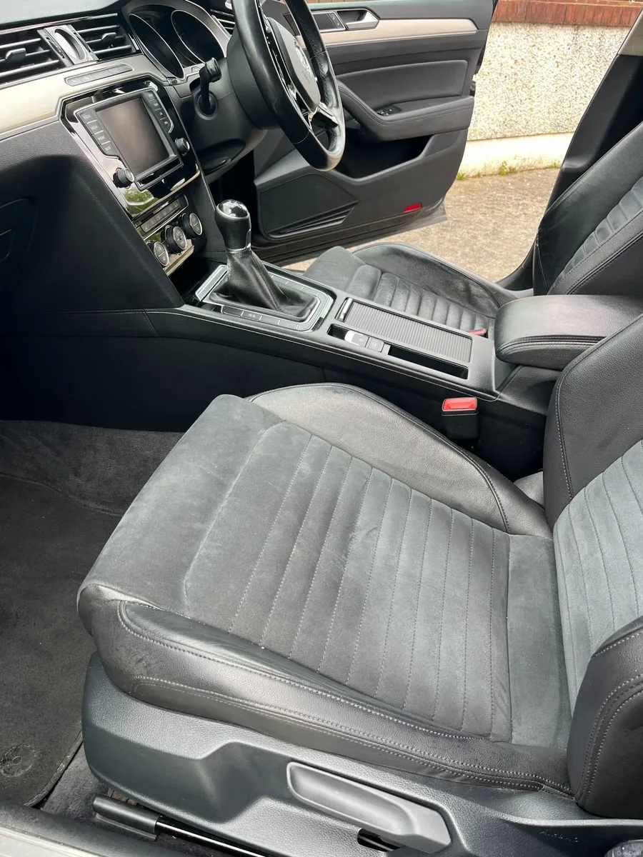 Volkswagen Passat 2016 Highline Leather&Alcantara - Image 4