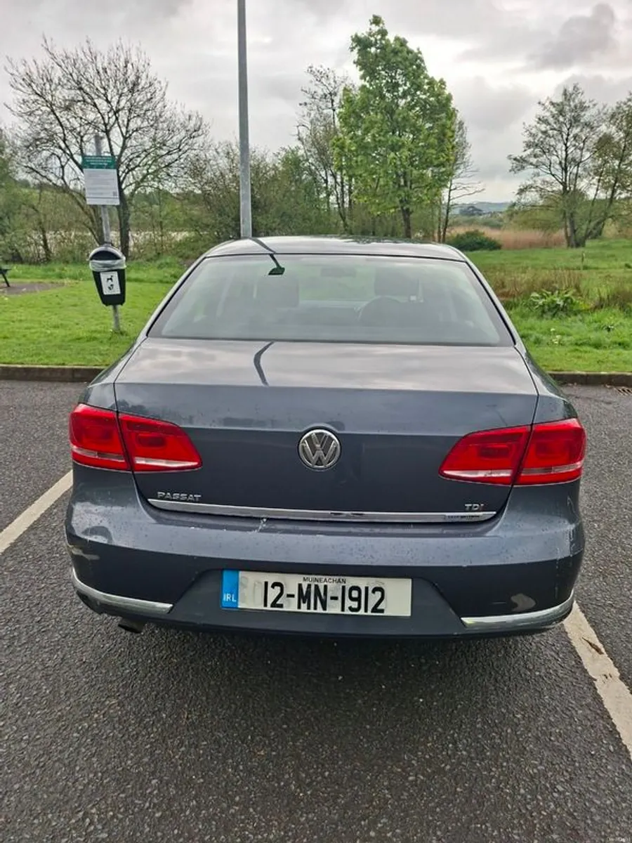 2012 Volkswagen Passat - Image 2