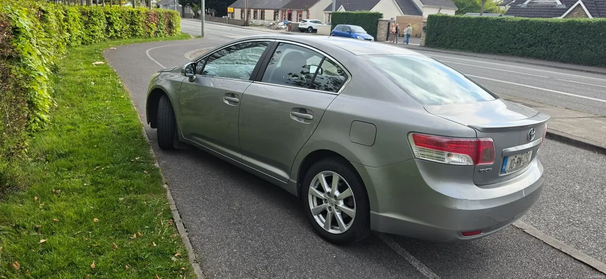 Toyota Avensis 2010 - Image 4
