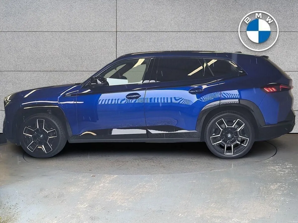 BMW XM 50e - Image 3