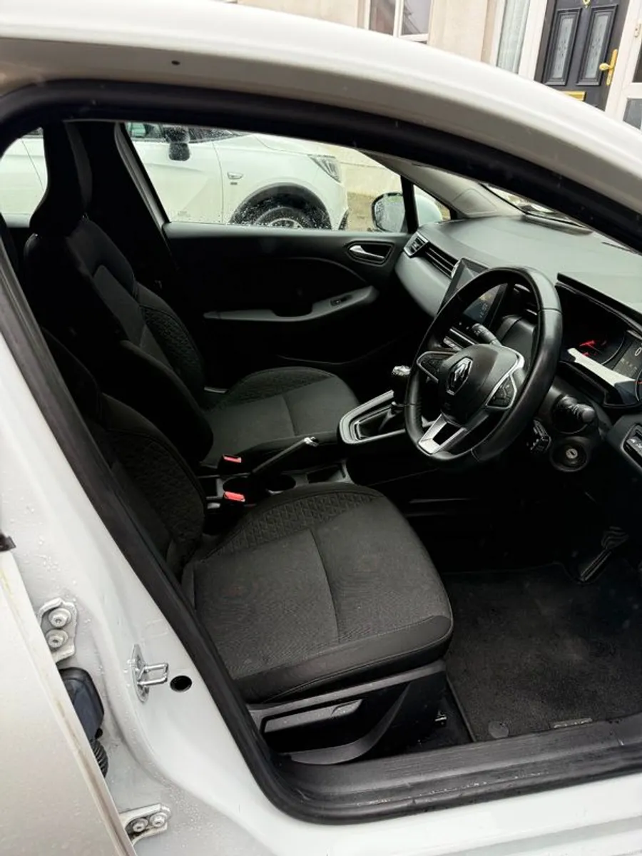 2022 Renault Clio Dynamique - Open to offers - Image 4