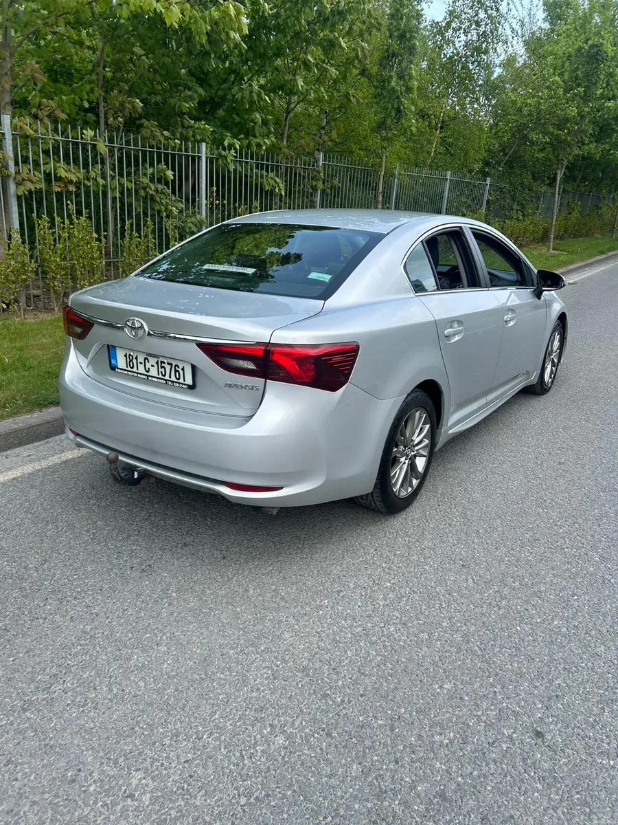Toyota Avensis 2018 Luna - Image 3
