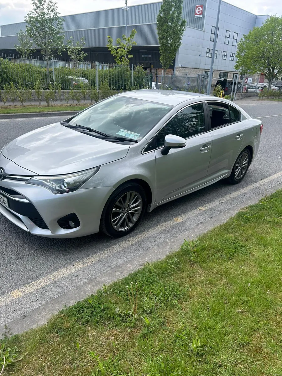 Toyota Avensis 2018 Luna - Image 2