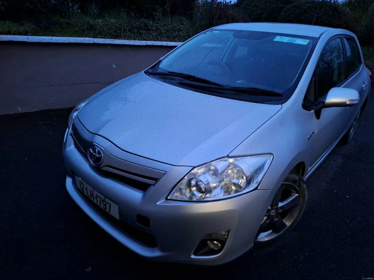 12 Toyota Auris 1.8l hybrid automatic - Image 1
