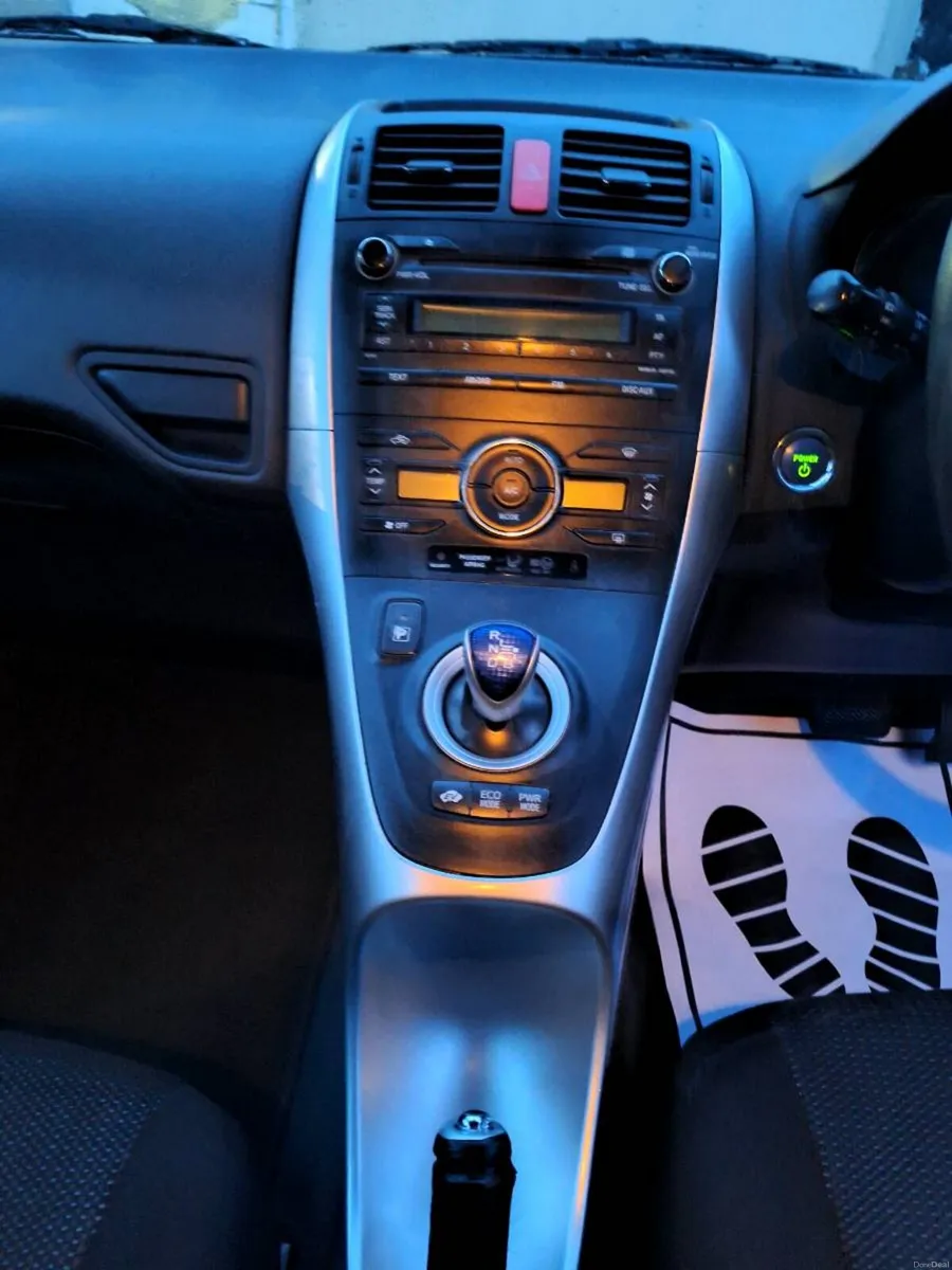 12 Toyota Auris 1.8l hybrid automatic - Image 2