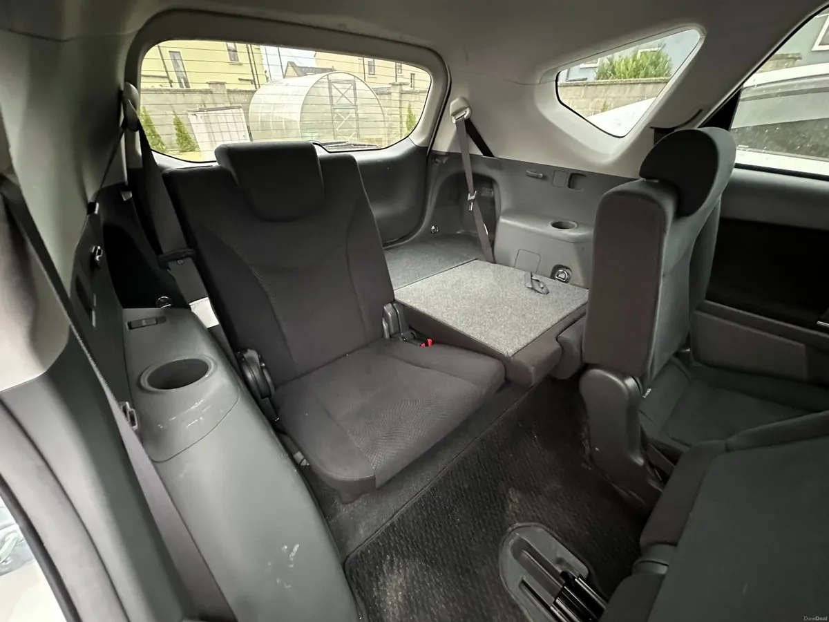 2013 & 2014 Toyota Prius Alpha 7 Seater Automatic - Image 4